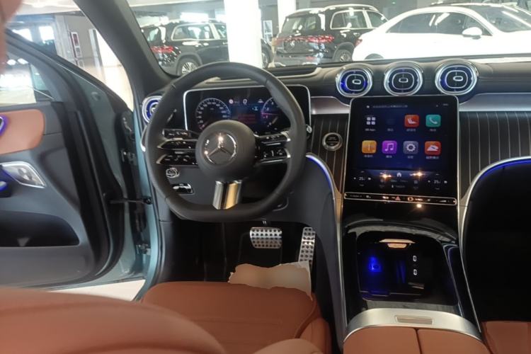 Used Mercedes-Benz GLC 2025 GLC 300 L 4MATIC Luxury Model 5 Seats Steering Wheel