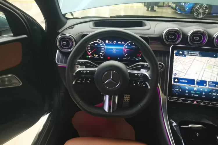 Used Mercedes-Benz GLC 2025 GLC 300 L 4MATIC Luxury Model 5 Seats Steering Wheel