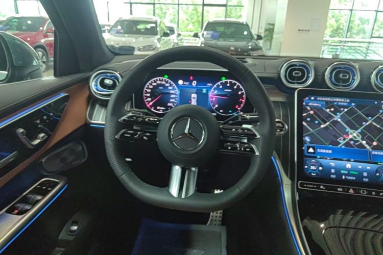 Used Mercedes-Benz GLC 2025 GLC 300 L 4MATIC Luxury Model 5 Seats Steering Wheel