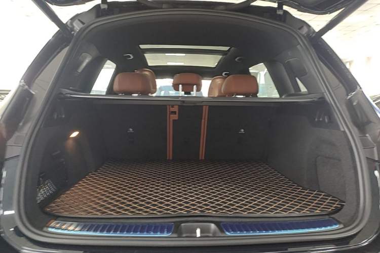 Used Mercedes-Benz GLC 2025 GLC 300 L 4MATIC Dynamic Model 5 Seats Trunk