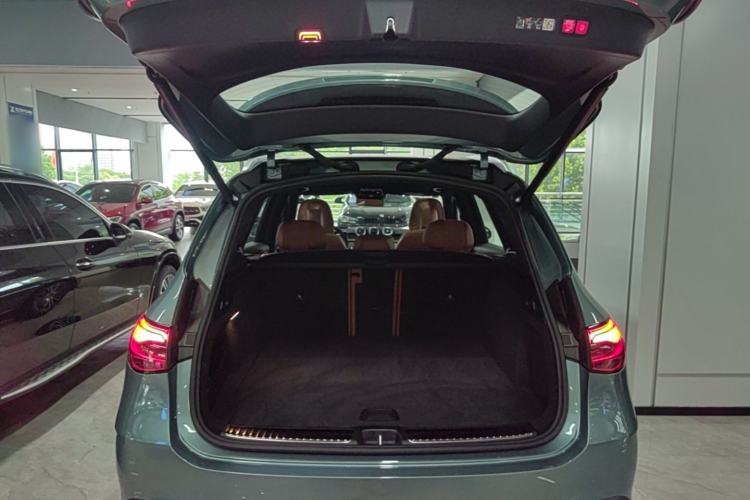 Used Mercedes-Benz GLC 2025 GLC 300 L 4MATIC Luxury Model 5 Seats Trunk