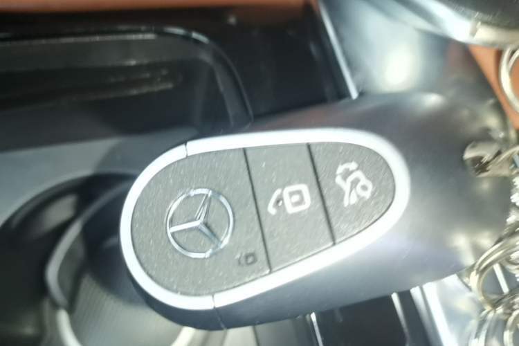 Used Mercedes-Benz GLC 2025 GLC 300 L 4MATIC Luxury Model 5 Seats Vehicle Key