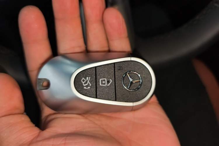 Used Mercedes-Benz GLC 2025 GLC 300 L 4MATIC Luxury Model 5 Seats Vehicle Key