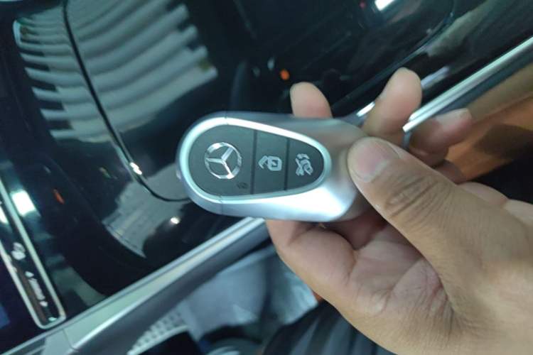 Used Mercedes-Benz GLC 2025 GLC 300 L 4MATIC Luxury Model 5 Seats Vehicle Key