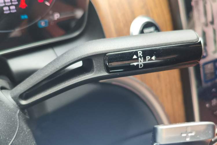 Used Mercedes-Benz GLC 2025 GLC 300 L 4MATIC Dynamic Edition 7-seater Gear Lever