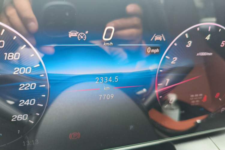 Used Mercedes-Benz GLC 2025 GLC 300 L 4MATIC Dynamic Edition 7-seater Odometer Close Up