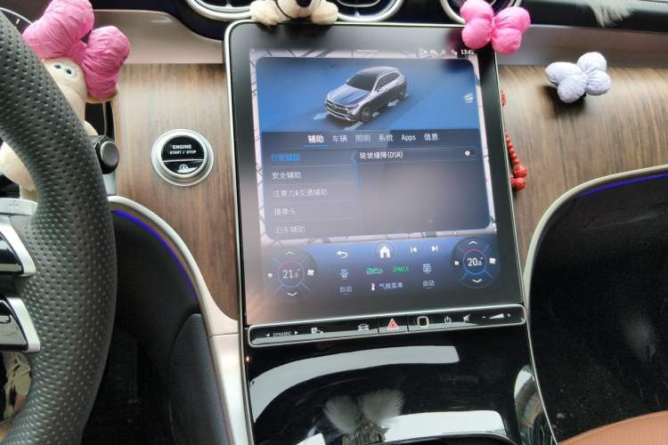 Used Mercedes-Benz GLC 2025 GLC 300 L 4MATIC Dynamic Model 5 Seats Audio And AC Panel