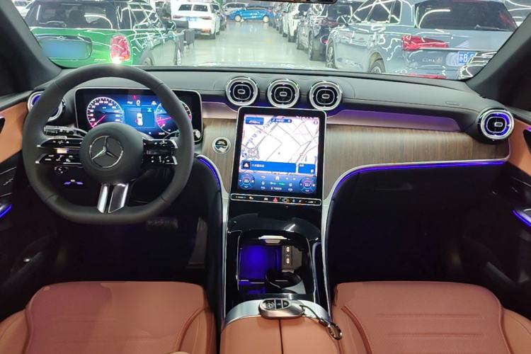 Used Mercedes-Benz GLC 2025 Refreshed GLC 300 L 4MATIC Dynamic Version 5 Seats Center Console