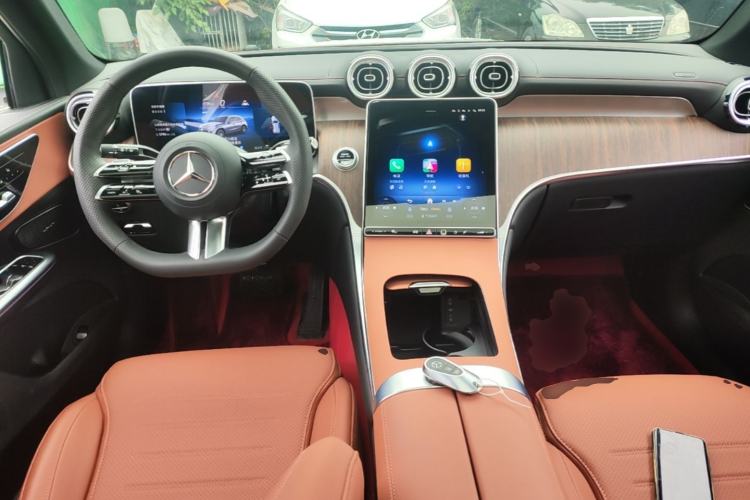 Used Mercedes-Benz GLC 2025 Refreshed GLC 300 L 4MATIC Dynamic Version 5 Seats Center Console