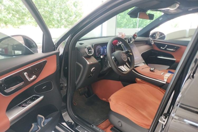 Used Mercedes-Benz GLC 2025 Refreshed GLC 300 L 4MATIC Dynamic Version 5 Seats Driver Seat