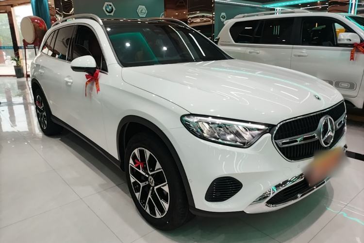 Used Mercedes-Benz GLC 2025 GLC 260 L 4MATIC Dynamic Edition Front Right 45 Deg