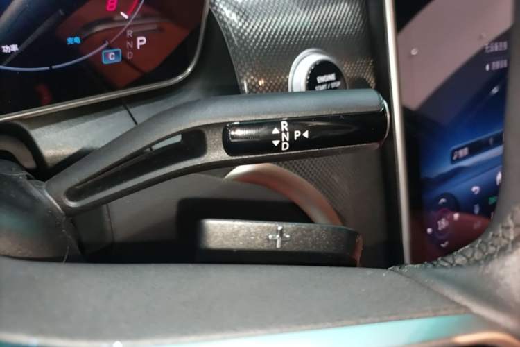 Used Mercedes-Benz GLC 2025 GLC 260 L 4MATIC Dynamic Edition Gear Lever
