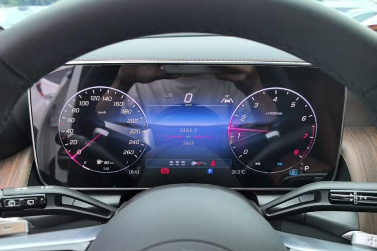Used Mercedes-Benz GLC 2025 Refreshed GLC 300 L 4MATIC Dynamic Version 5 Seats Instrument Cluster
