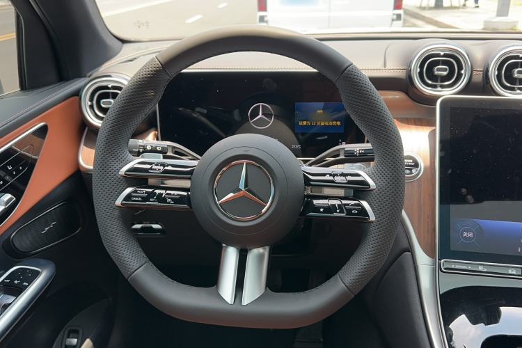 Used Mercedes-Benz GLC 2025 Refreshed GLC 300 L 4MATIC Dynamic Version 5 Seats Interior 1