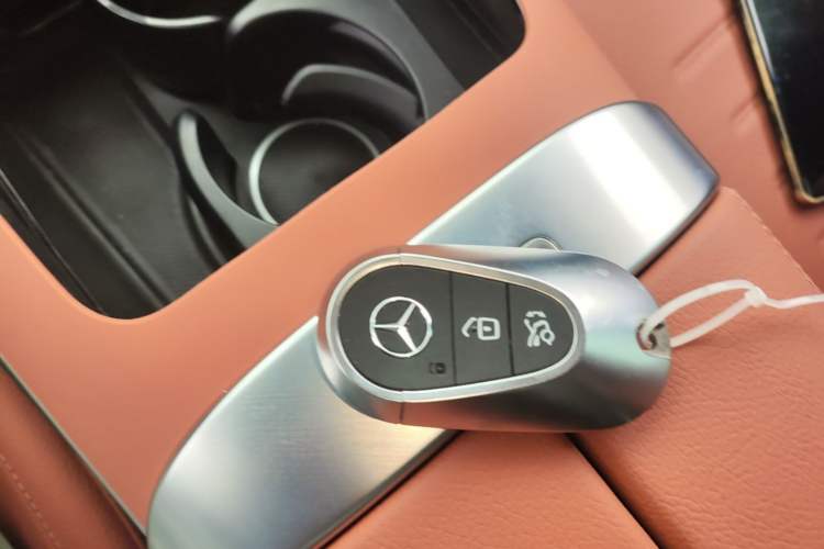 Used Mercedes-Benz GLC 2025 Refreshed GLC 300 L 4MATIC Dynamic Version 5 Seats Interior 1