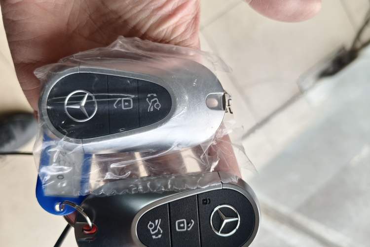 Used Mercedes-Benz GLC 2025 Refreshed GLC 300 L 4MATIC Dynamic Version 5 Seats Interior 1