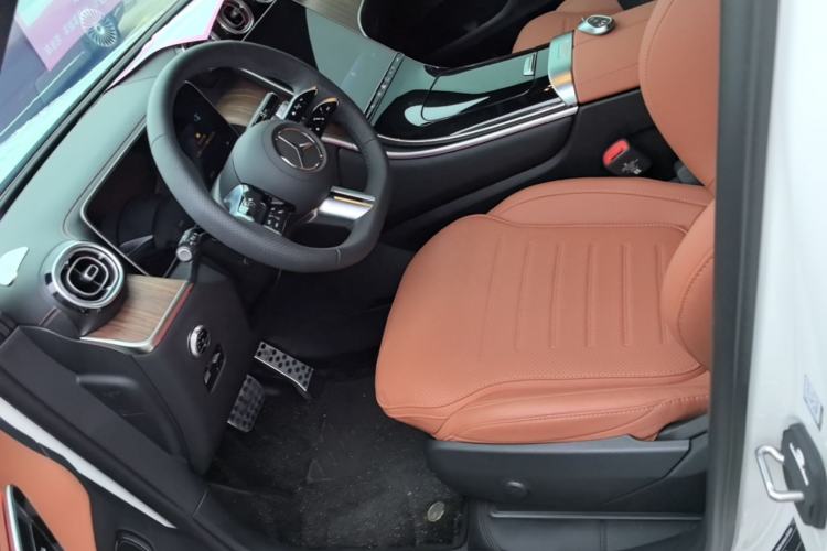 Used Mercedes-Benz GLC 2025 Refreshed GLC 300 L 4MATIC Dynamic Version 5 Seats Left Front Seat