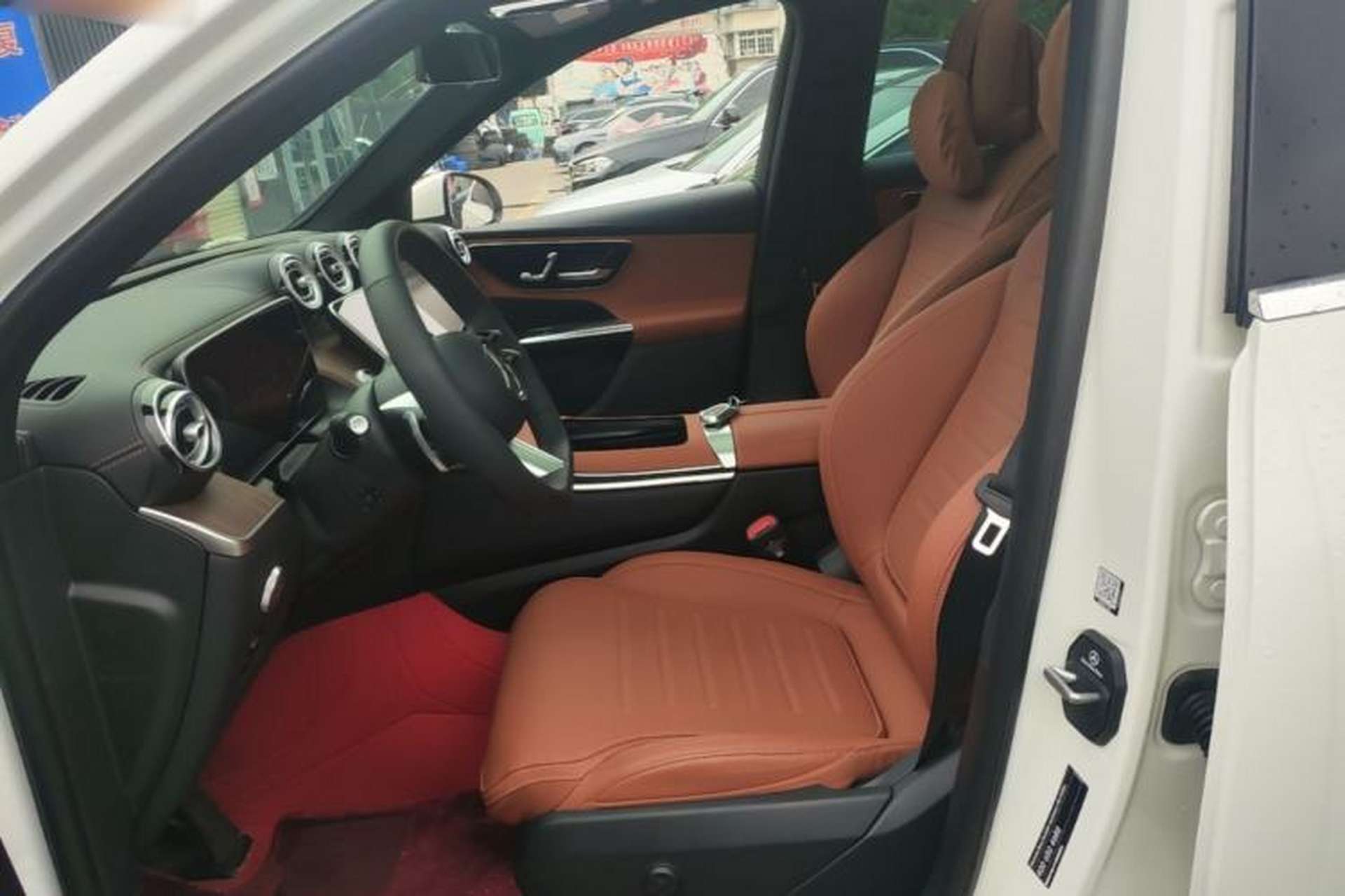 Used Mercedes-Benz GLC 2025 Refreshed GLC 300 L 4MATIC Dynamic Version 5 Seats Left Front Seat