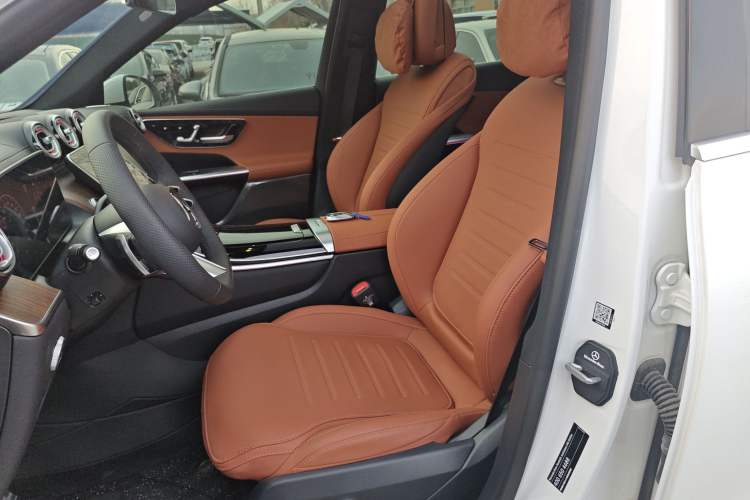 Used Mercedes-Benz GLC 2025 Refreshed GLC 300 L 4MATIC Dynamic Version 5 Seats Left Front Seat