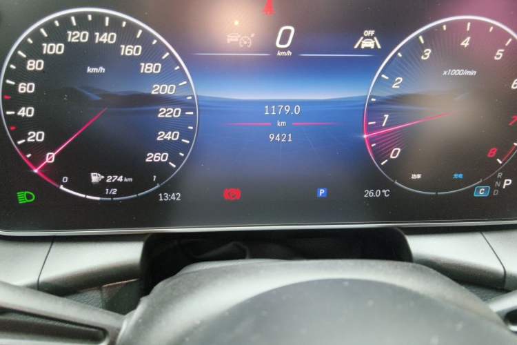 Used Mercedes-Benz GLC 2025 GLC 300 L 4MATIC Dynamic Model 5 Seats Odometer Close Up