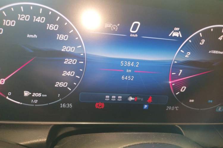 Used Mercedes-Benz GLC 2025 Refreshed GLC 300 L 4MATIC Dynamic Version 5 Seats Odometer Close Up