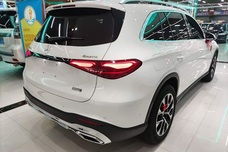 Used Mercedes-Benz GLC 2025 GLC 260 L 4MATIC Dynamic Edition Rear Right 45 Deg