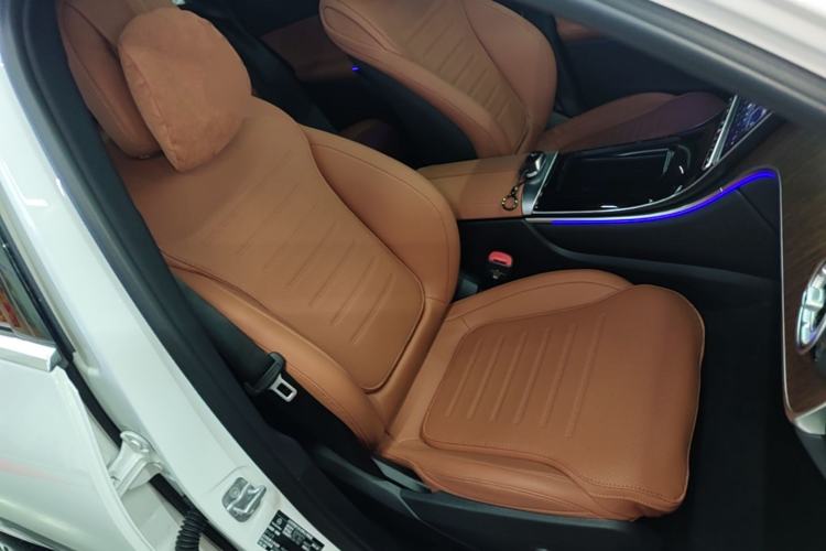Used Mercedes-Benz GLC 2025 Refreshed GLC 300 L 4MATIC Dynamic Version 5 Seats Right Front Seat