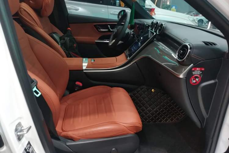 Used Mercedes-Benz GLC 2025 GLC 260 L 4MATIC Dynamic Edition Right Front Seat