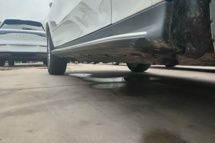 Used Mercedes-Benz GLC 2025 Refreshed GLC 300 L 4MATIC Dynamic Version 5 Seats Right Side Sill