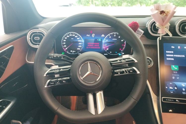 Used Mercedes-Benz GLC 2025 Refreshed GLC 300 L 4MATIC Dynamic Version 5 Seats Steering Wheel