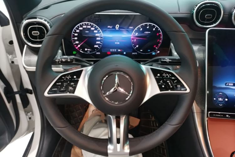 Used Mercedes-Benz GLC 2025 GLC 260 L 4MATIC Dynamic Edition Steering Wheel
