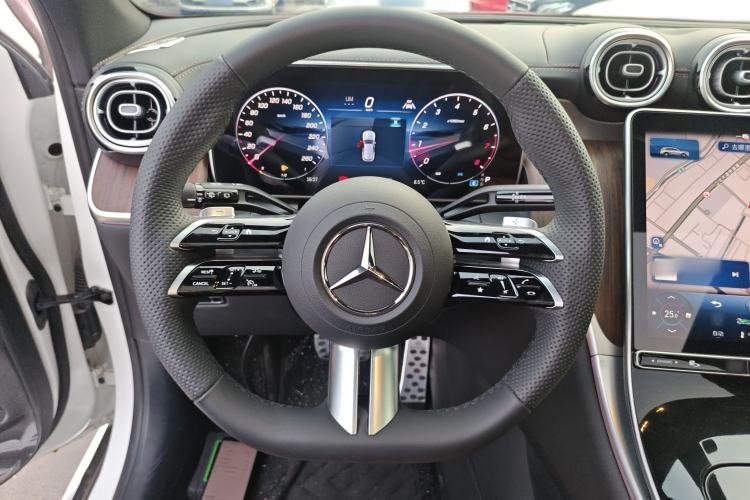 Used Mercedes-Benz GLC 2025 Refreshed GLC 300 L 4MATIC Dynamic Version 5 Seats Steering Wheel