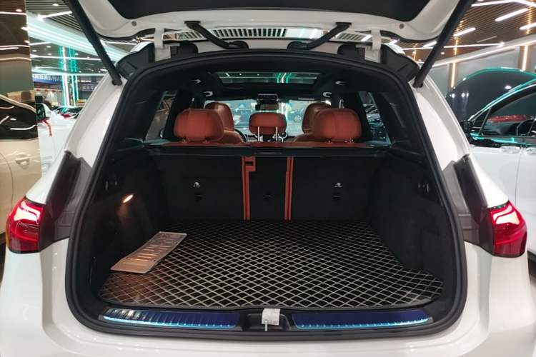 Used Mercedes-Benz GLC 2025 GLC 260 L 4MATIC Dynamic Edition Trunk