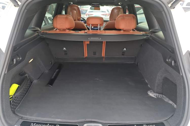Used Mercedes-Benz GLC 2025 Refreshed GLC 300 L 4MATIC Dynamic Version 5 Seats Trunk