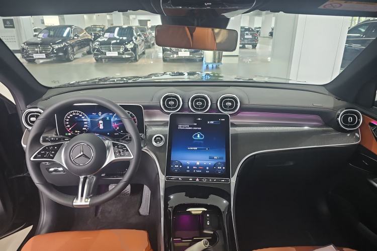 Used Mercedes-Benz GLC 2026 GLC 260 L 4MATIC Classic Edition Center Console