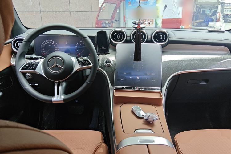 Used Mercedes-Benz GLC 2026 Model Facelifted GLC 260 L 4MATIC Classic Version Center Console