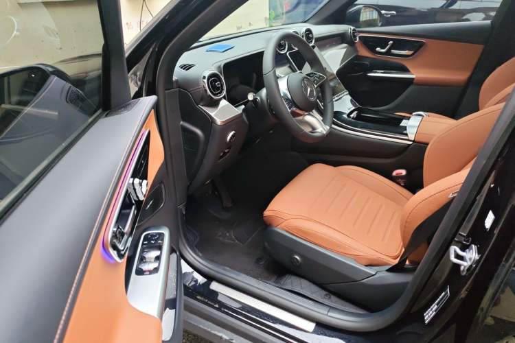 Used Mercedes-Benz GLC 2026 GLC 260 L 4MATIC Classic Edition Driver Seat