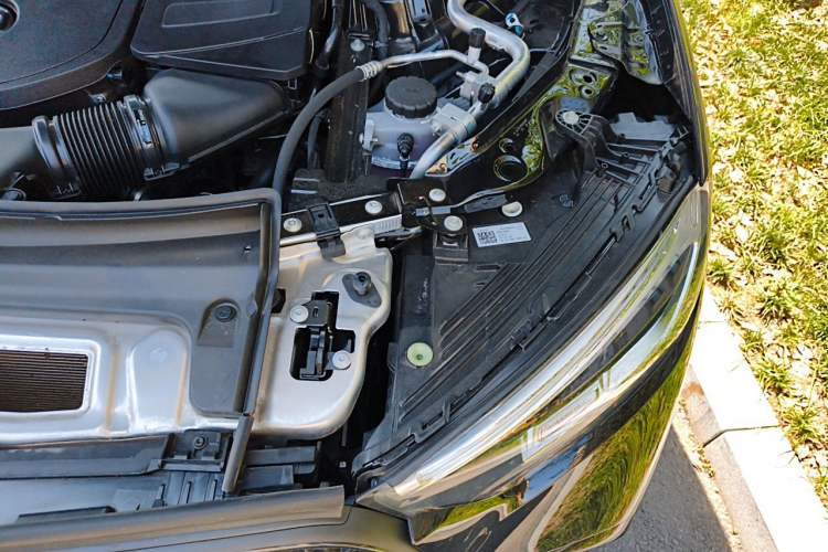 Used Mercedes-Benz GLC 2026 GLC 300 L 4MATIC Dynamic 5-seater Engine Bay Left