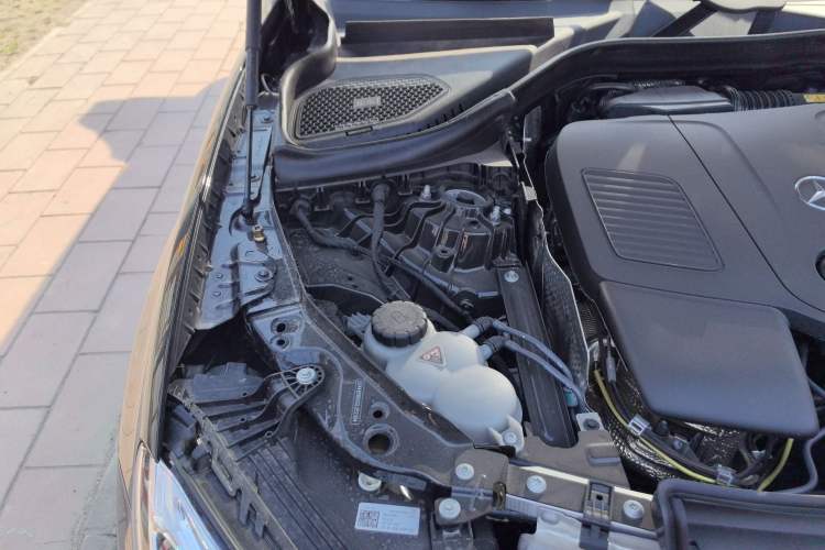 Used Mercedes-Benz GLC 2026 GLC 260 L 4MATIC Luxury Model Engine Bay Right