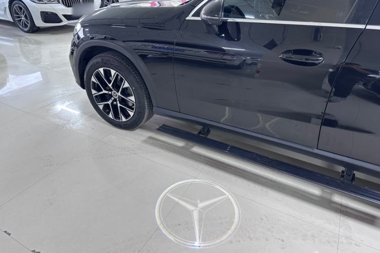 Used Mercedes-Benz GLC 2026 GLC 260 L 4MATIC Classic Edition Exterior 12
