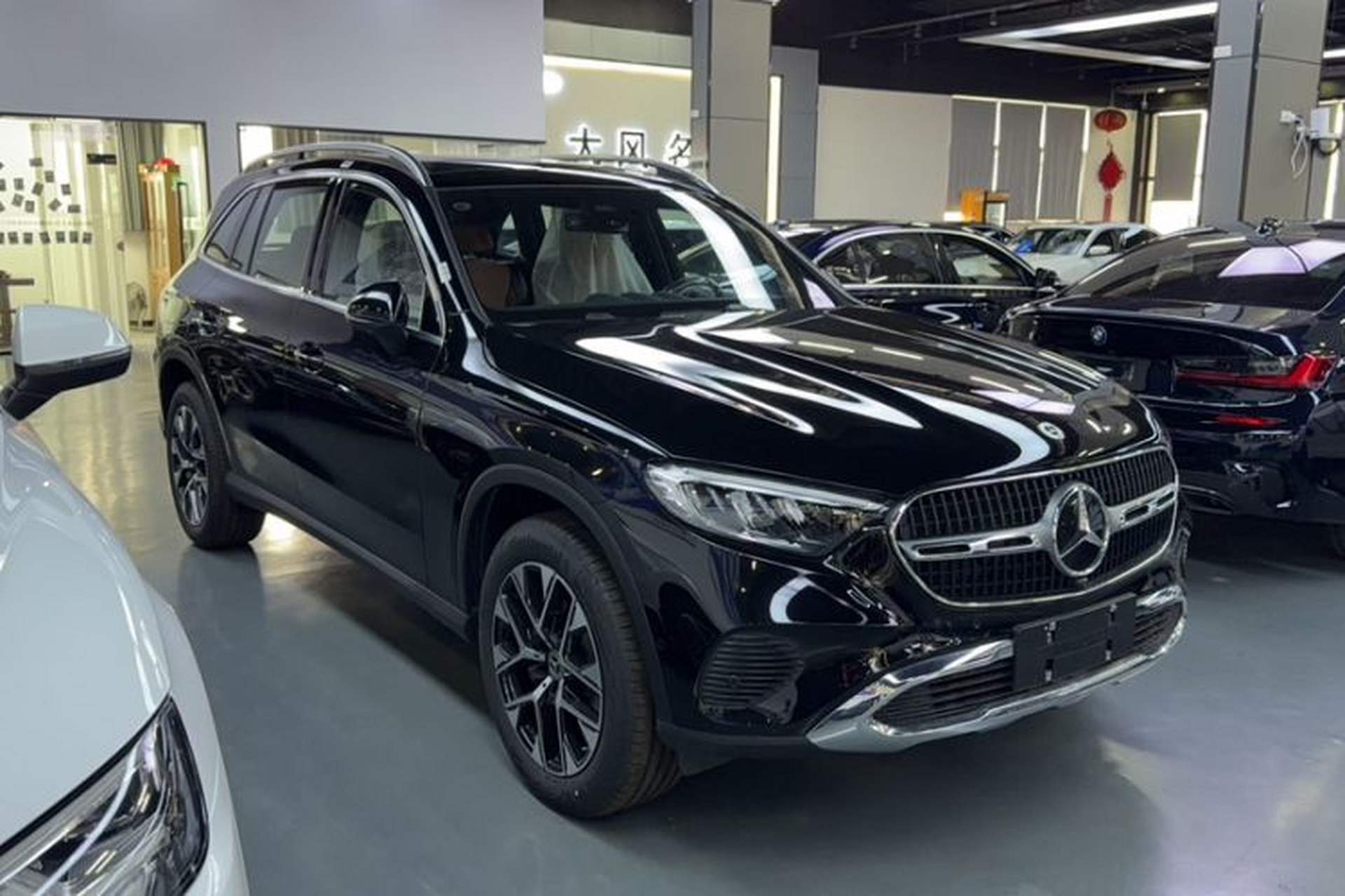 Used Mercedes-Benz GLC 2026 GLC 260 L 4MATIC Classic Edition Exterior 2