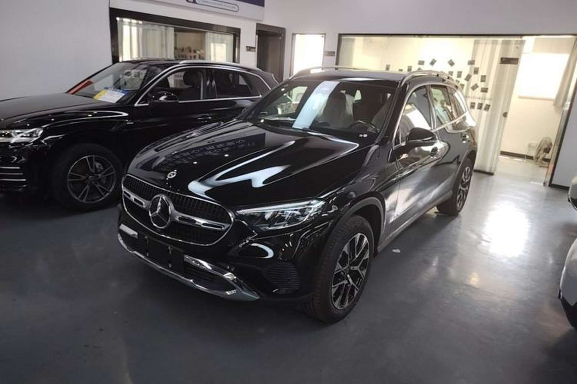 Used Mercedes-Benz GLC 2026 GLC 260 L 4MATIC Classic Edition Front Left 45 Deg