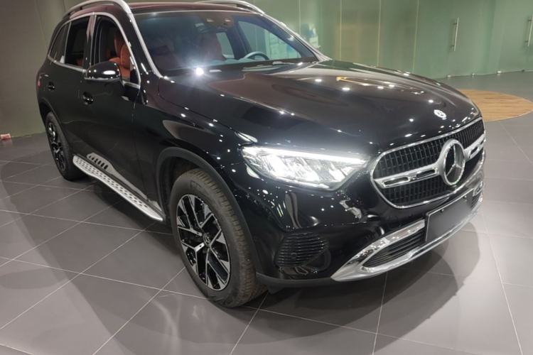 Used Mercedes-Benz GLC 2026 GLC 260 L 4MATIC Dynamic Model Front Right 45 Deg