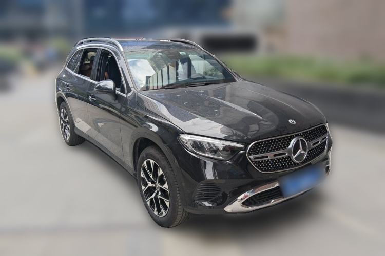 Used Mercedes-Benz GLC 2026 Model Facelifted GLC 260 L 4MATIC Classic Version Front Right 45 Deg