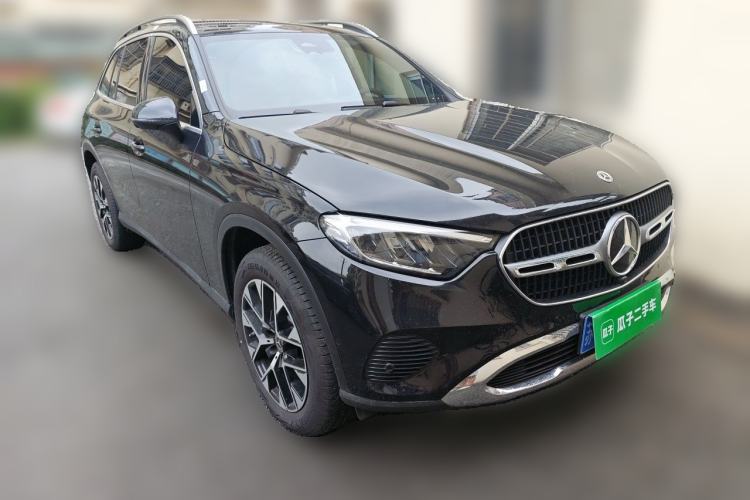 Used Mercedes-Benz GLC 2026 GLC 260 L 4MATIC Classic Edition Front Right 45 Deg