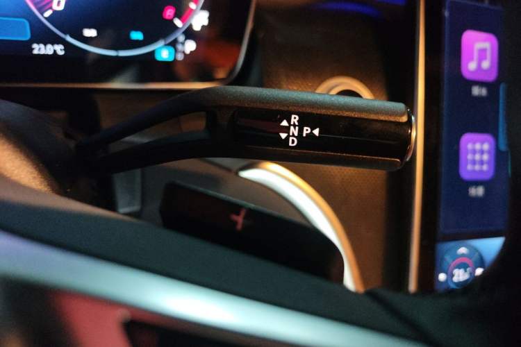 Used Mercedes-Benz GLC 2026 Model Facelifted GLC 260 L 4MATIC Classic Version Gear Lever