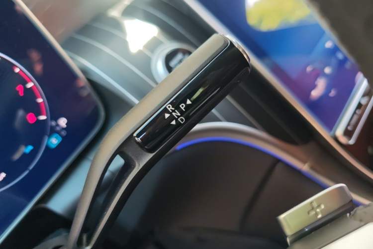 Used Mercedes-Benz GLC 2026 GLC 300 L 4MATIC Luxury Model Gear Lever