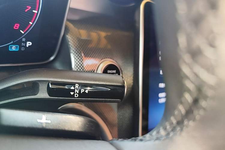 Used Mercedes-Benz GLC 2026 GLC 260 L 4MATIC Classic Edition Gear Lever