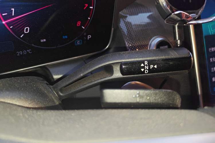 Used Mercedes-Benz GLC 2026 GLC 260 L 4MATIC Classic Edition Gear Lever