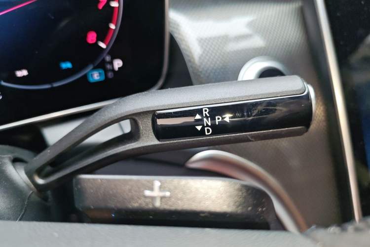 Used Mercedes-Benz GLC 2026 GLC 260 L 4MATIC Classic Edition Gear Lever